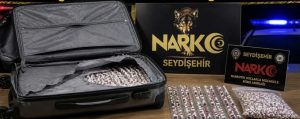 Seydişehir Narkotikten operasyon; valiz astarında uyuşturucu ele geçirildi